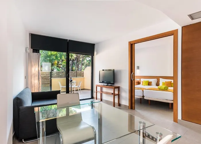 Palmeras Hotel apartamentowy Castelldefels